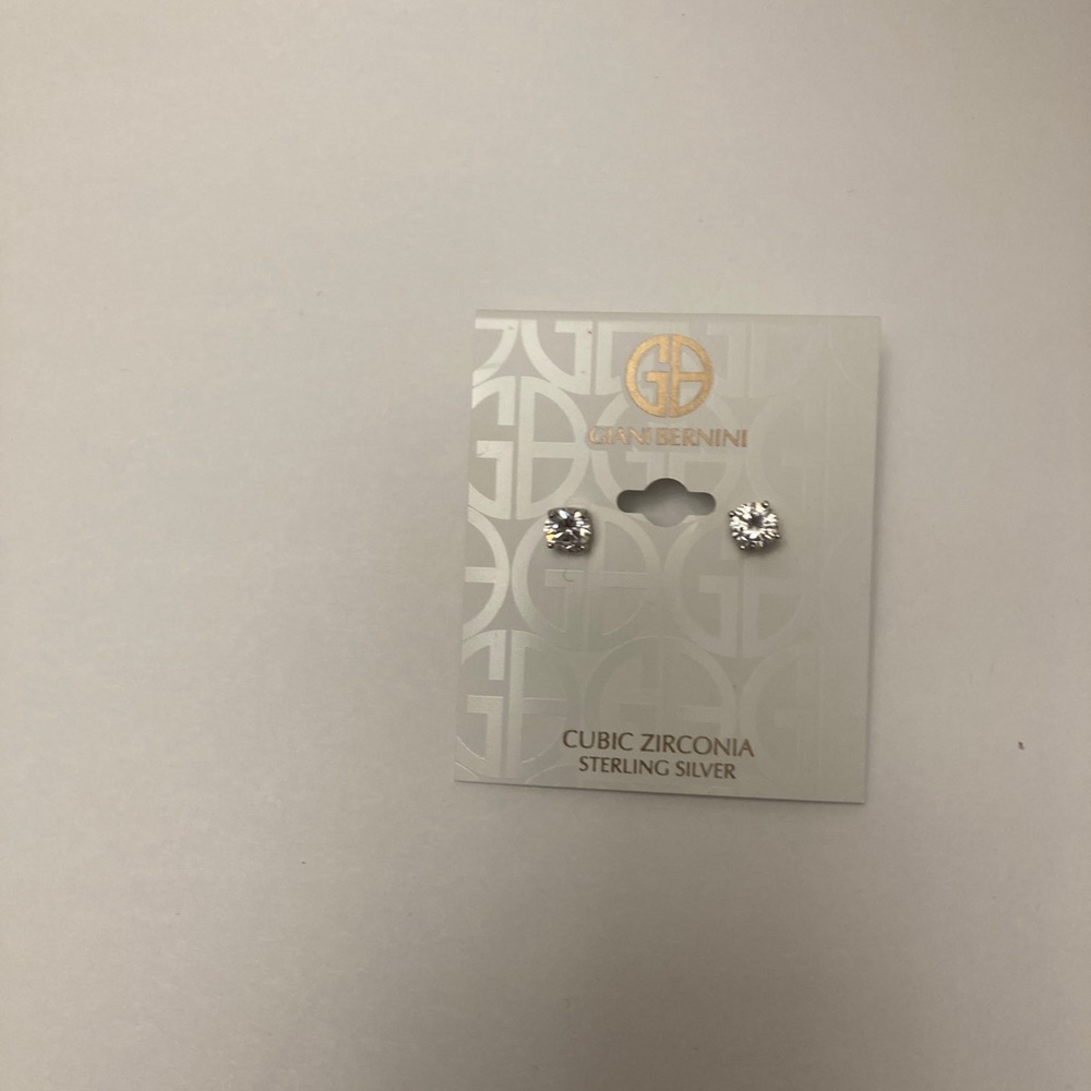 Earring - Picture 5 of 6